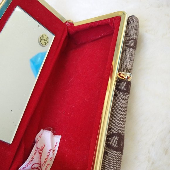 Mirror Kiss-Close makeup pouch - Picture 10 of 11